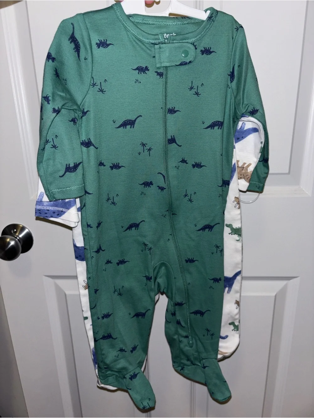 New 2PC carters pajamas set size 6m